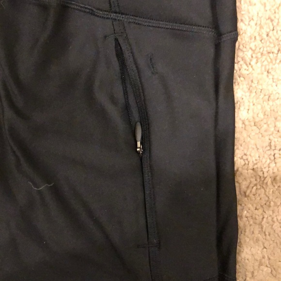 Under Armour Crops - Picture 3 of 6